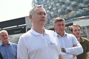 Андрей Травников проверил начало благоустройства нового парка в Новосибирске