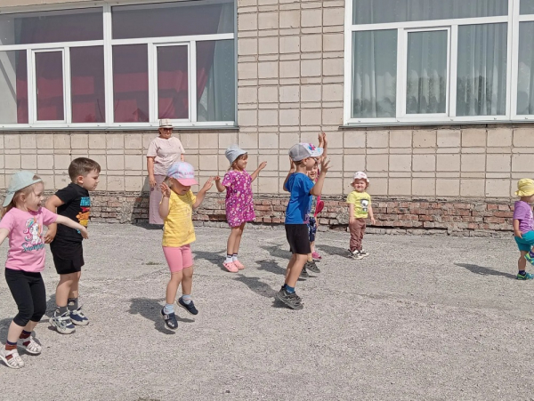 Зарядку с женсоветом проводят в селах Искитимского района