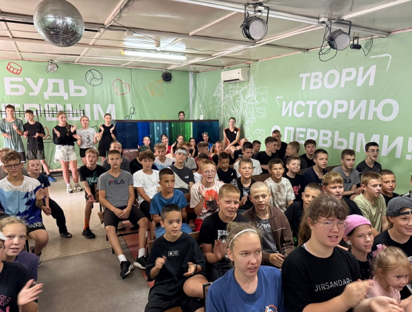 Известные спортсмены побывали в лагере в Искитиме