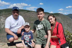 Пишет без ошибок и обладает суперсилой &laquo;Шквал света&raquo;: Максим Дробышев &mdash; герой новой &laquo;Книги для Темы&raquo;