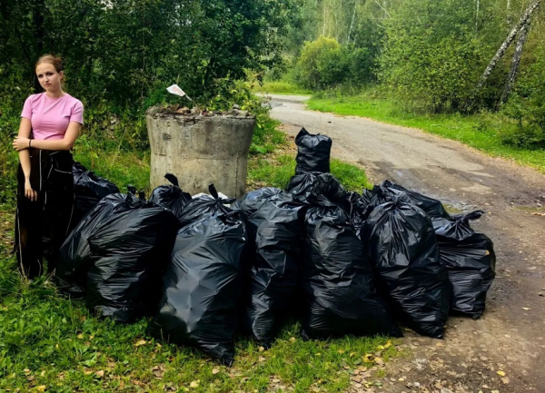 Волонтеры вновь навели порядок у Беловского водопада: отдыхающие продолжают мусорить