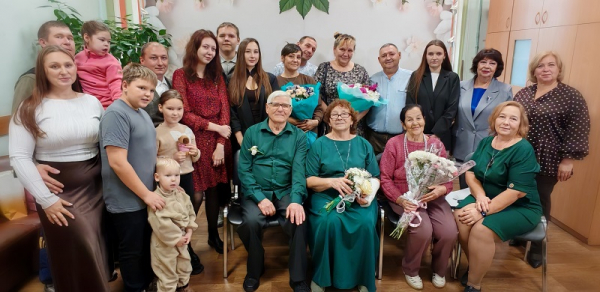Изумрудный свет одной судьбы: 55 лет любви и верности семьи из Искитима