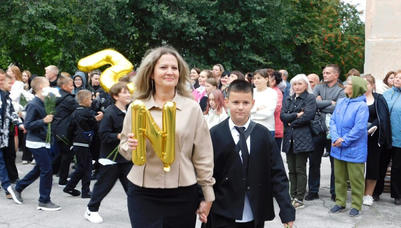 От первого звонка к большим мечтам: школа №4 Линево встретила новый учебный год
