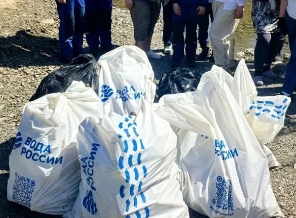 Волонтеры в рамках акции «Вода России» вновь навели порядок на Беловском водопаде